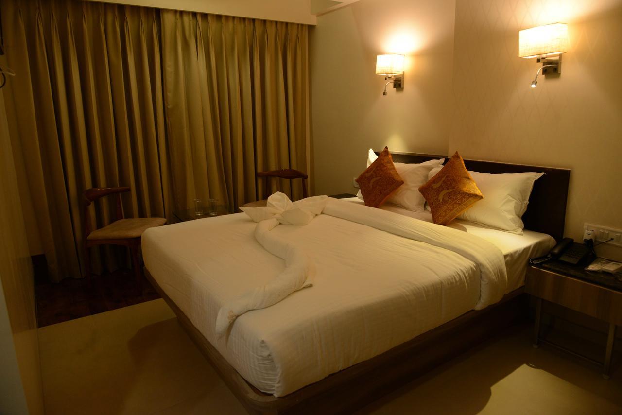 The Myriad Hotel バヤンデル エクステリア 写真